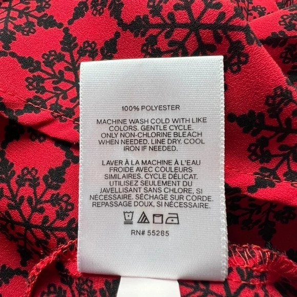 Like New Express Red and Black snowflake print 3/4 gold zip-top Size M - Picture 10 of 11